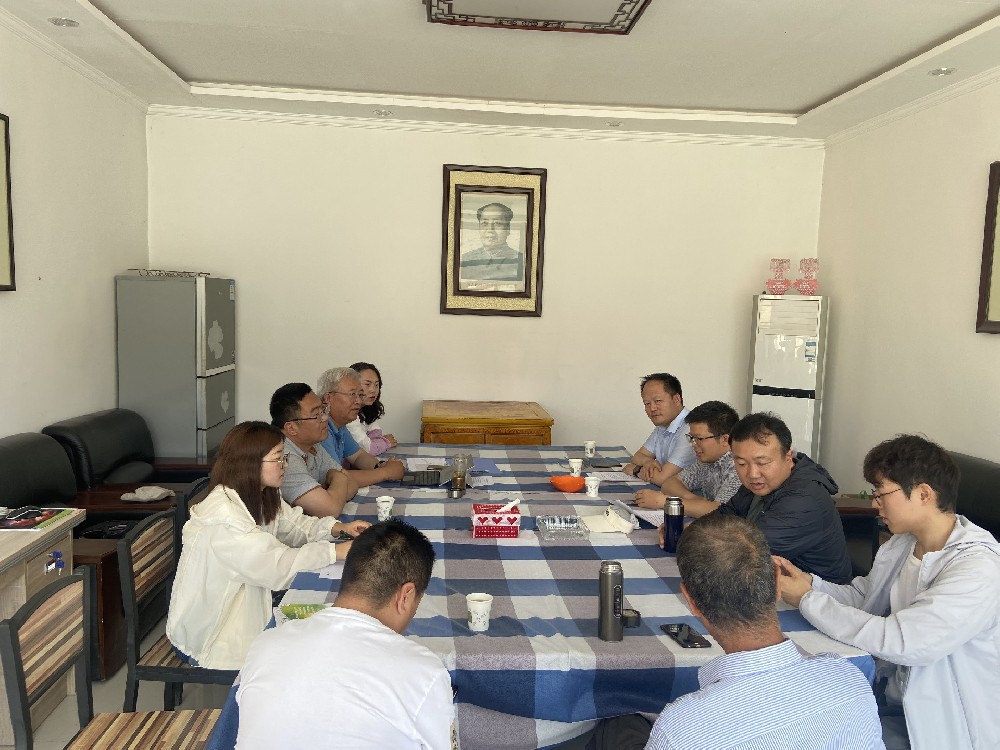 兰州大学草地农业科技学院专家到三岔饲草牧草造种试验站（华丰兰州）调研